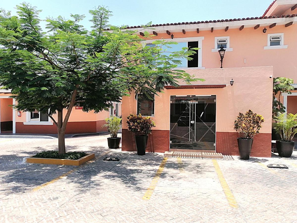 غوادالاجارا Hotel Aquiles المظهر الخارجي الصورة