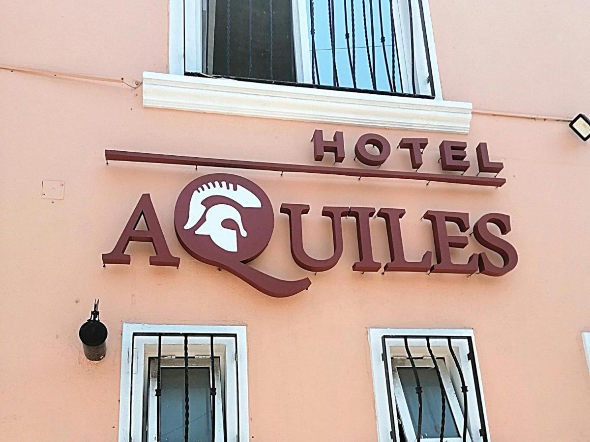 غوادالاجارا Hotel Aquiles المظهر الخارجي الصورة