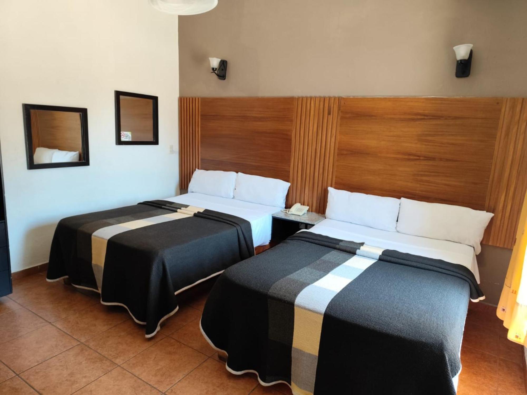 غوادالاجارا Hotel Aquiles الغرفة الصورة