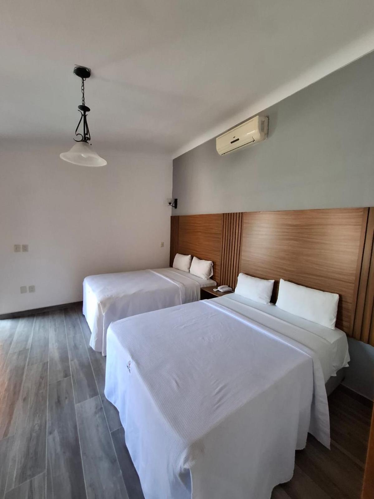 غوادالاجارا Hotel Aquiles المظهر الخارجي الصورة