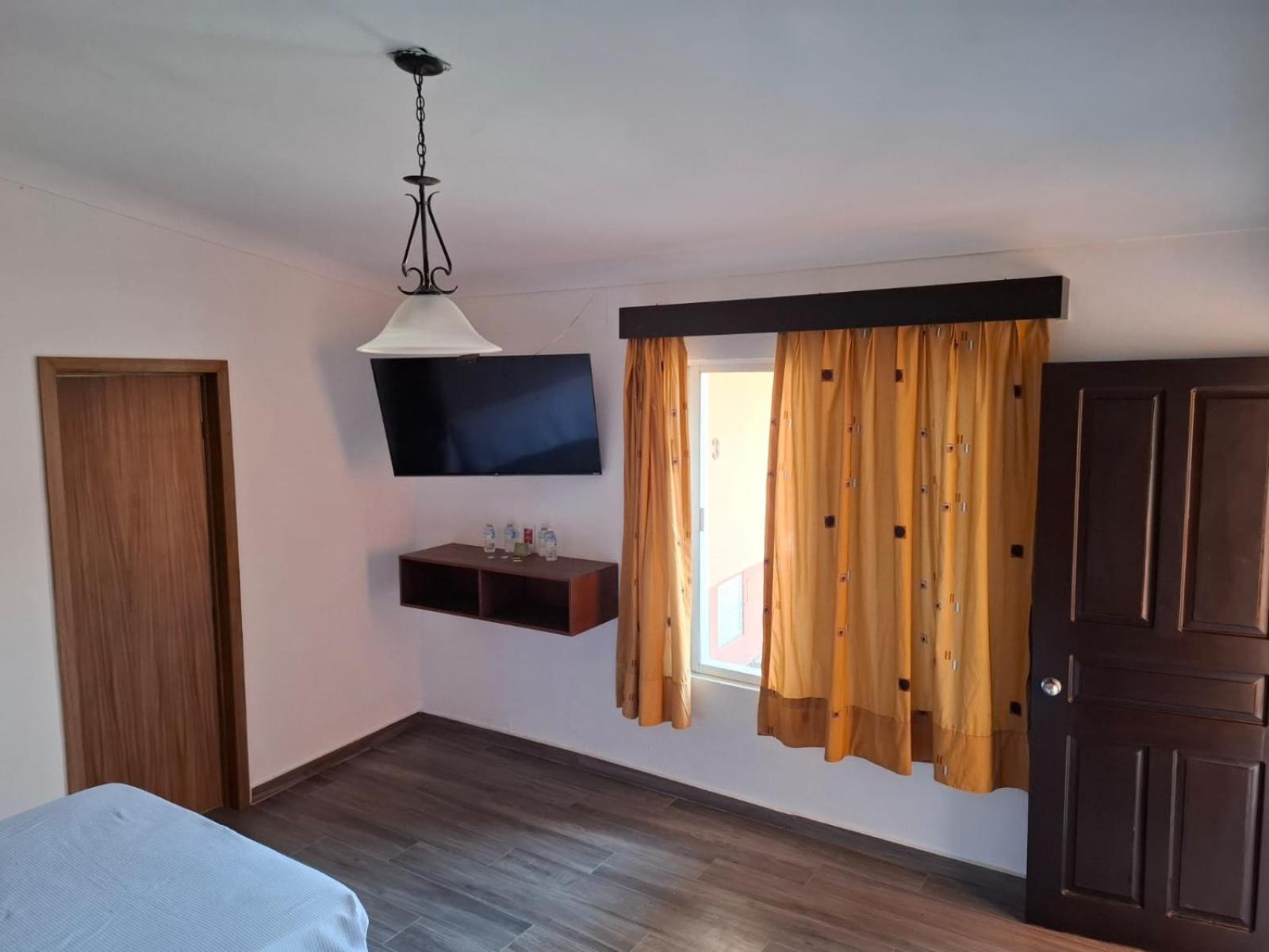غوادالاجارا Hotel Aquiles المظهر الخارجي الصورة