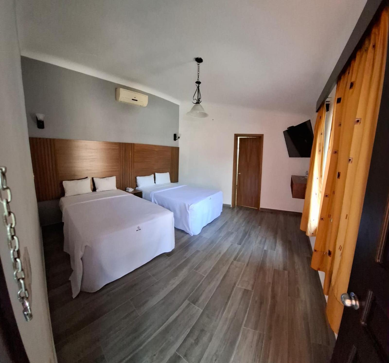 غوادالاجارا Hotel Aquiles المظهر الخارجي الصورة