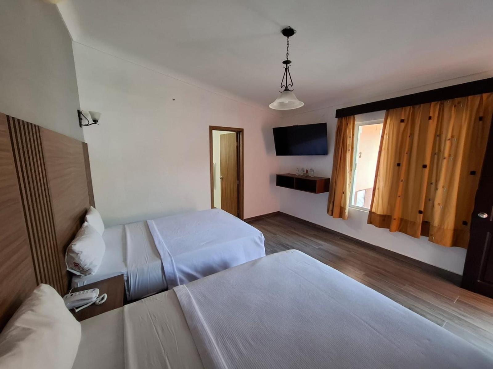 غوادالاجارا Hotel Aquiles المظهر الخارجي الصورة