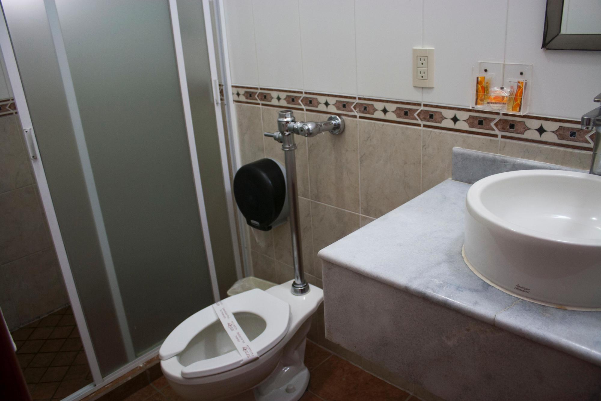 غوادالاجارا Hotel Aquiles المظهر الخارجي الصورة