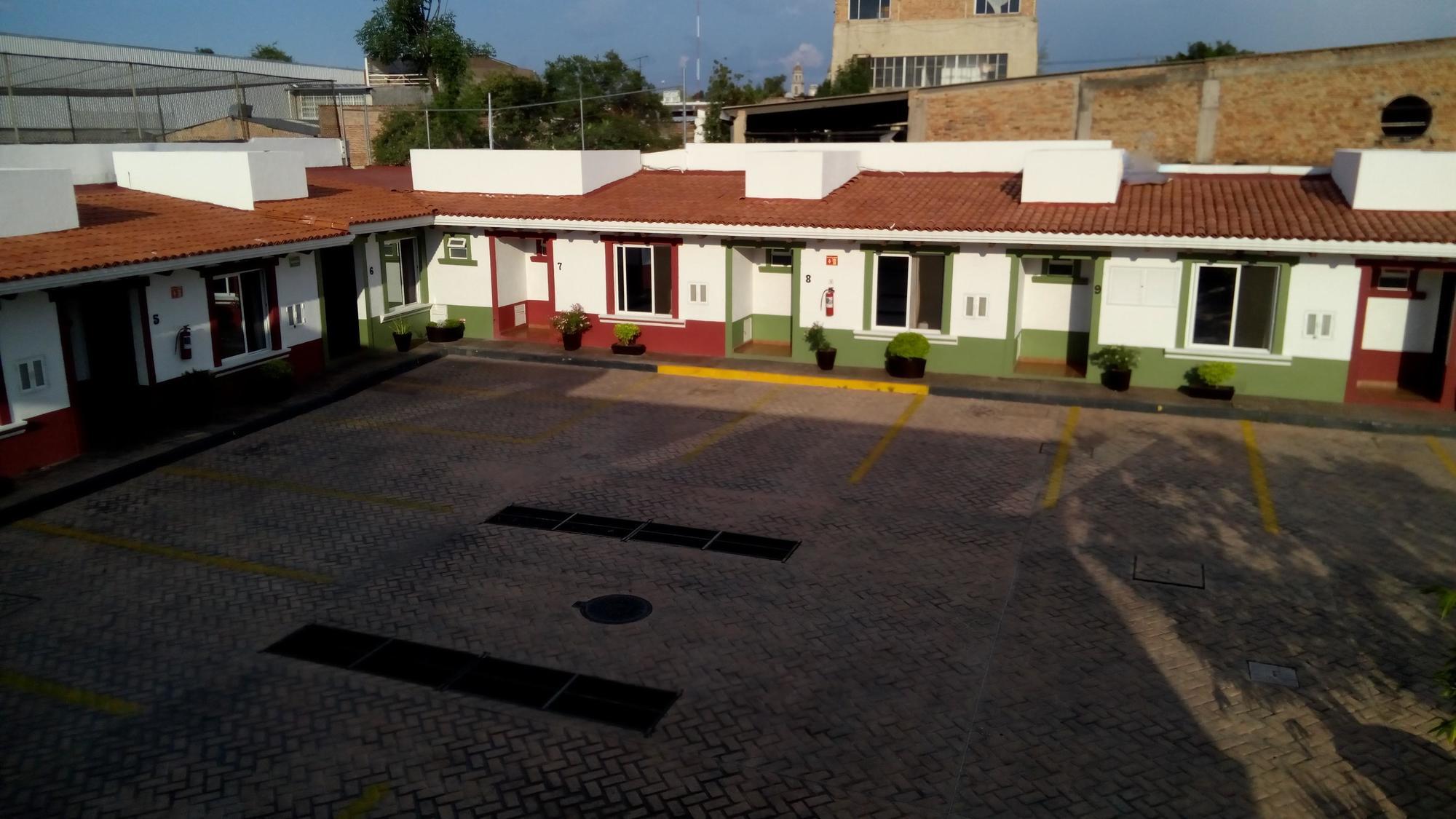 غوادالاجارا Hotel Aquiles المظهر الخارجي الصورة